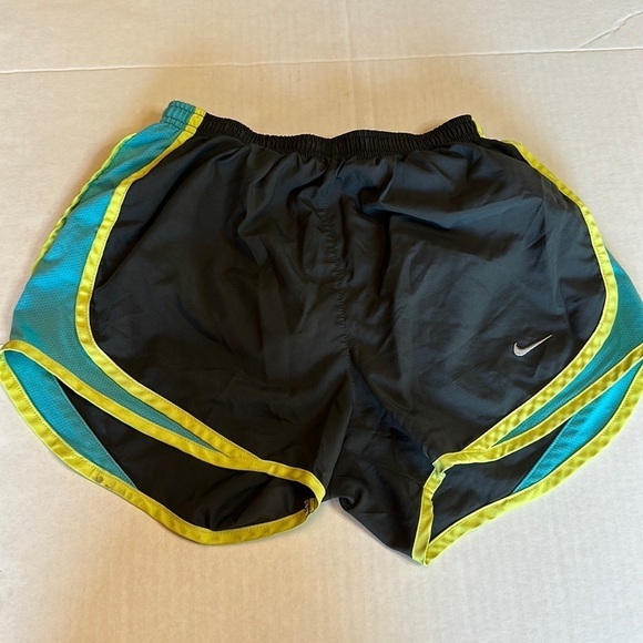 NIKE women’s running shorts size XS black/lime green - Picture 1 of 8